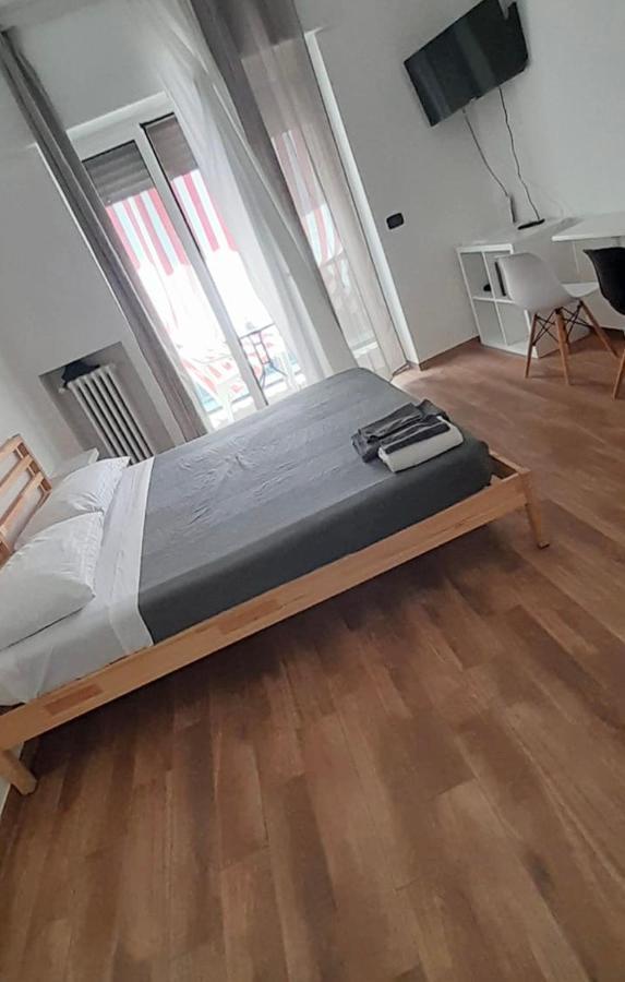Italien Chic, Camera Con Bagni Condivisi Bari Bagian luar foto